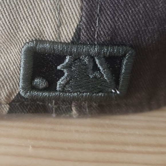 Camo NY Fitted New Era Cap 7 3/8 - Picture 6 of 7